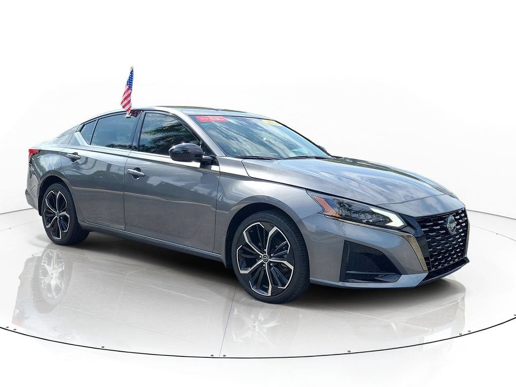 2024 Nissan Altima 2.5 SR in Gun Metallic — front three-quarter view
