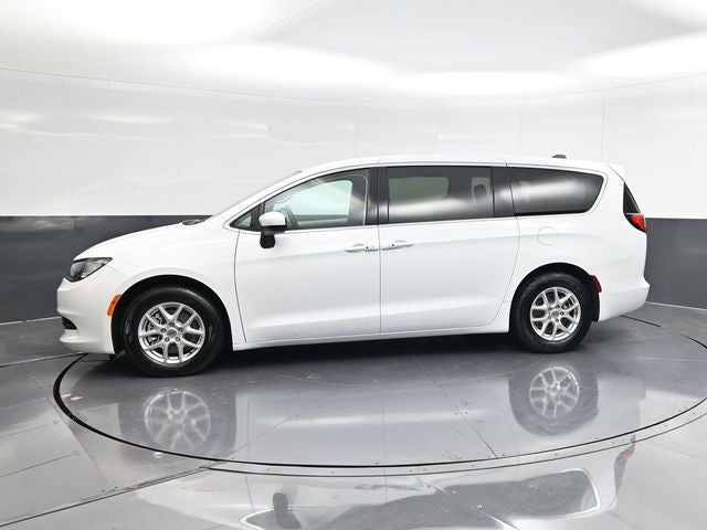 2023 Chrysler Voyager — detail view