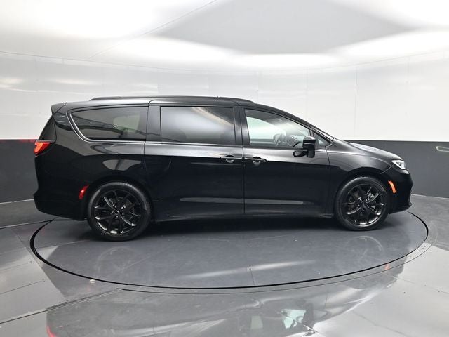 2025 Chrysler Pacifica Limited in Black — front three-quarter view