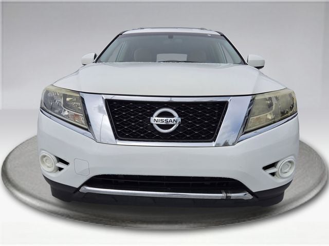2016 Nissan Pathfinder — detail view