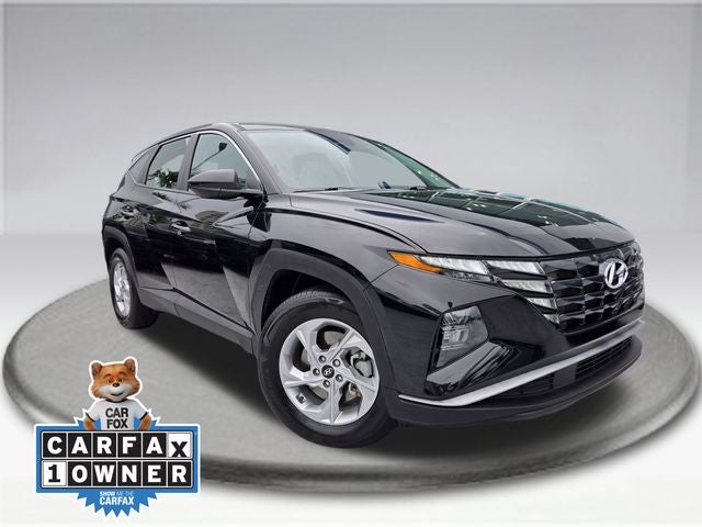 2024 Hyundai Tucson SE in Black Pearl — front three-quarter view